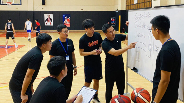 Sosok-Dibalik-Layar-Kesuksesan-Tim-Basket-Satria-Muda-Di-Liga-Nasional